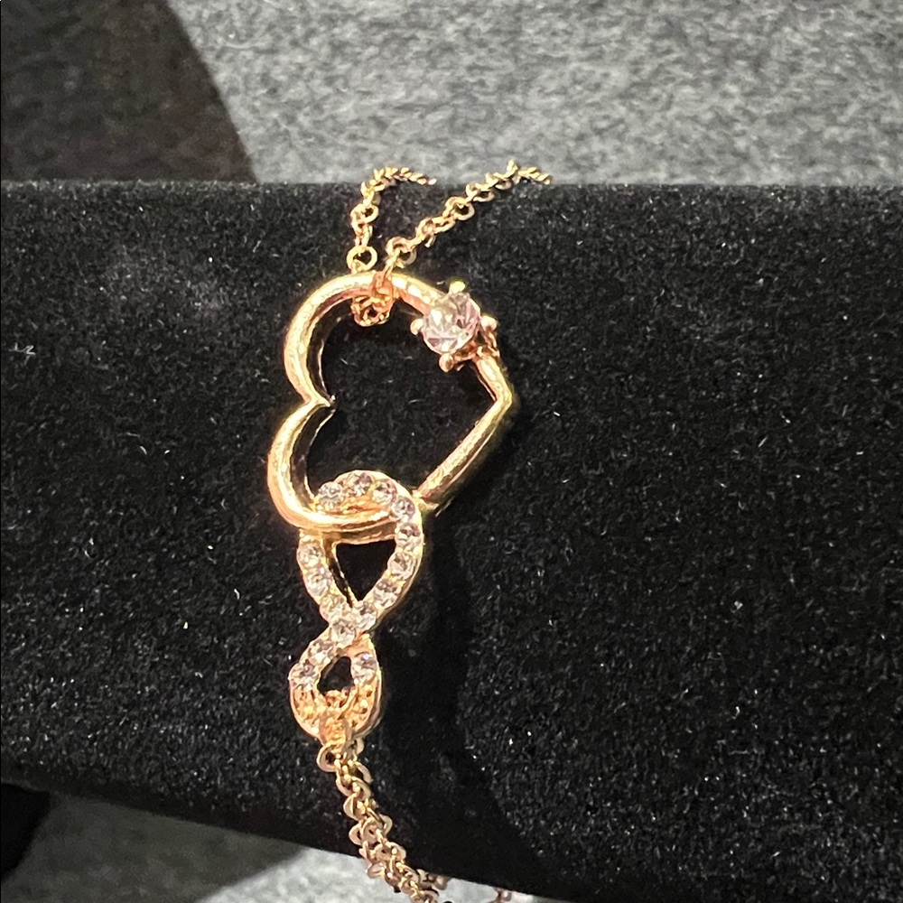 Elegant Gold Heart and Infinity bracelet - Picture 4 of 4